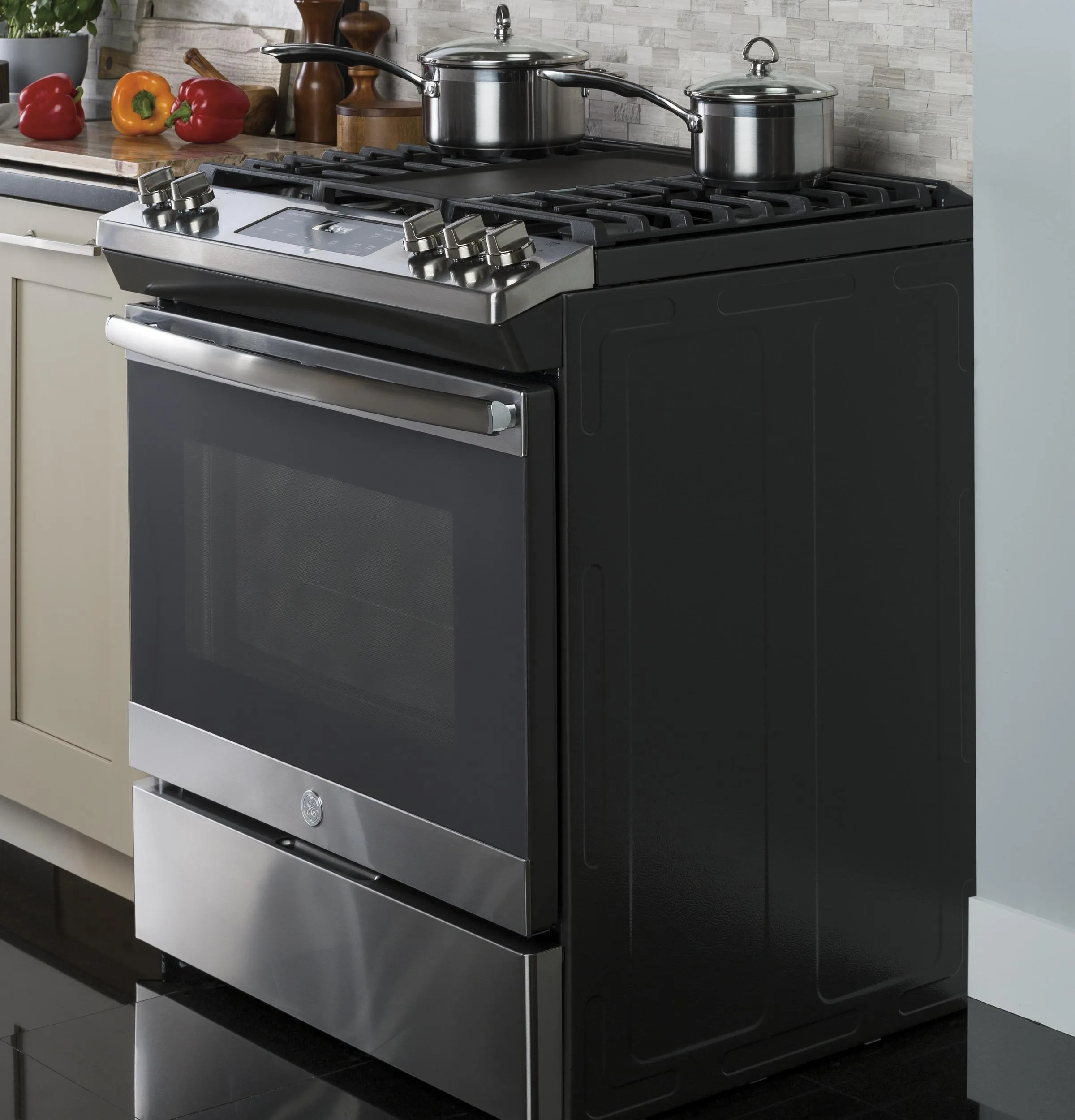 JGSS66SELSS GE® 30" Slide-In Front Control Gas Range