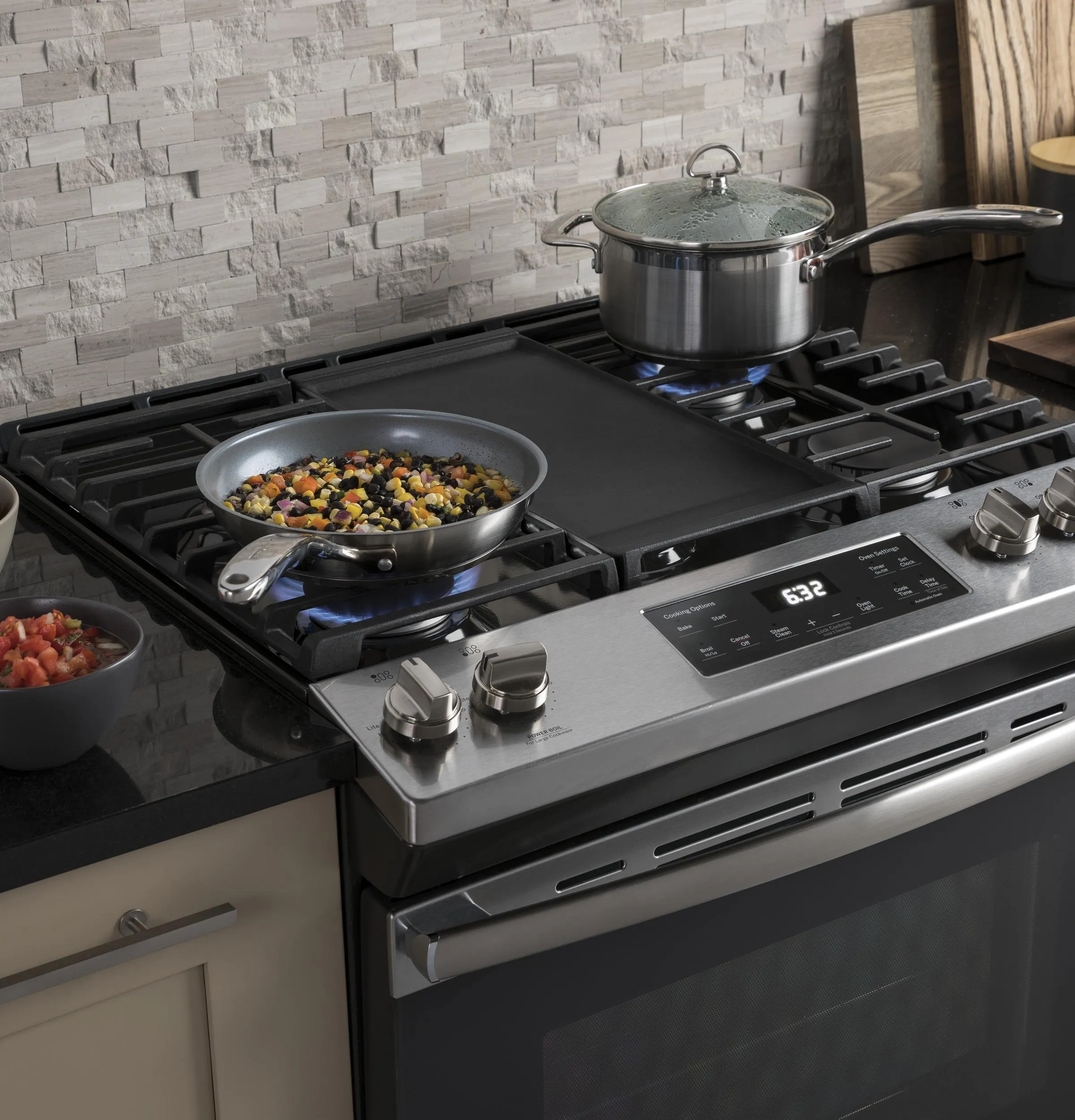 JGSS66SELSS GE® 30" Slide-In Front Control Gas Range