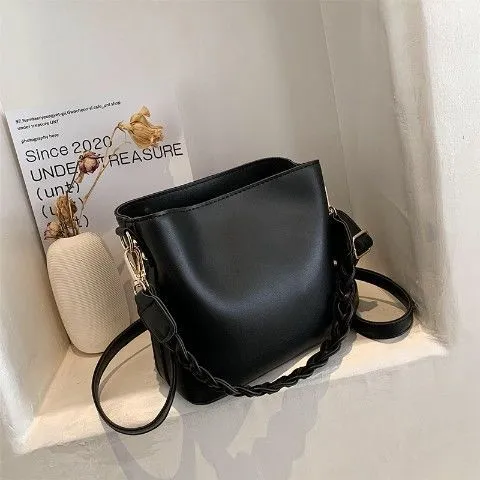 Women's Retro One-shoulder Crossbody Bucket Bag